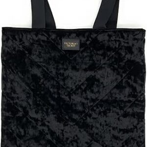 شنطة يد كراشد كبيرة توت مخملية بلون أسود من فكتوريا سيكريت