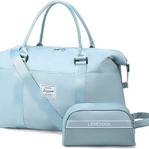 لوف حقيبة عطلة نهاية الاسبوع للنساء، شنطة حمل لطيفة للسفر وصالة الالعاب الرياضية مع شنطة ادوات الزينة، شنطة حمل ليلية مع جيب مبلل للمستشفى للولادة والولادة, ازرق فاتح